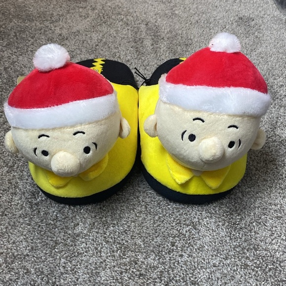 Peanuts Charlie Brown Slippers Sz 7/8 NWT Christmas Holiday - Picture 2 of 4